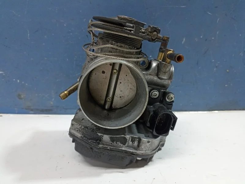 Заслонка дроссельная Volkswagen Golf 4 2006 06A133064J 1.6 AKL