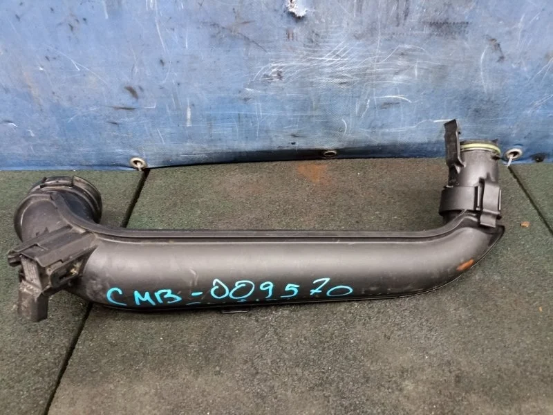 Патрубок воздухозаборника Volkswagen Golf 7 2015 04E145673B 1.4 CMBA