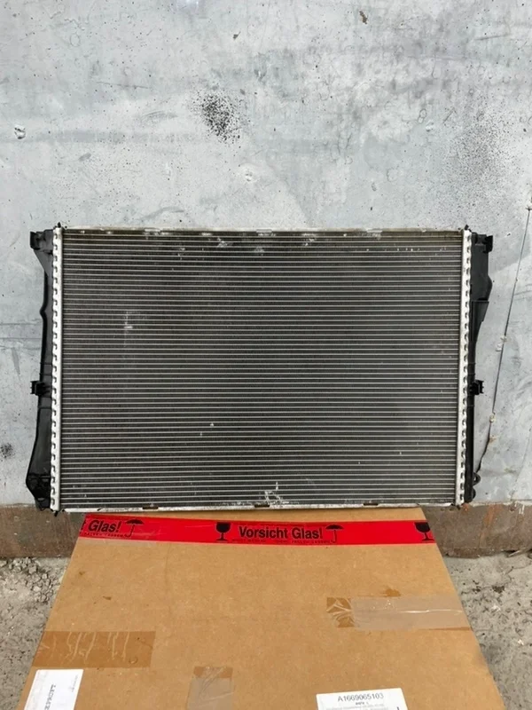 Радиатор охлаждения двигателя Mercedes-Benz GLC W205 W213 X253