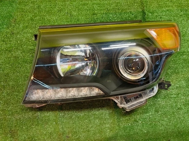 Фара ксеноновая Toyota Land Cruiser J200 1VDFTV