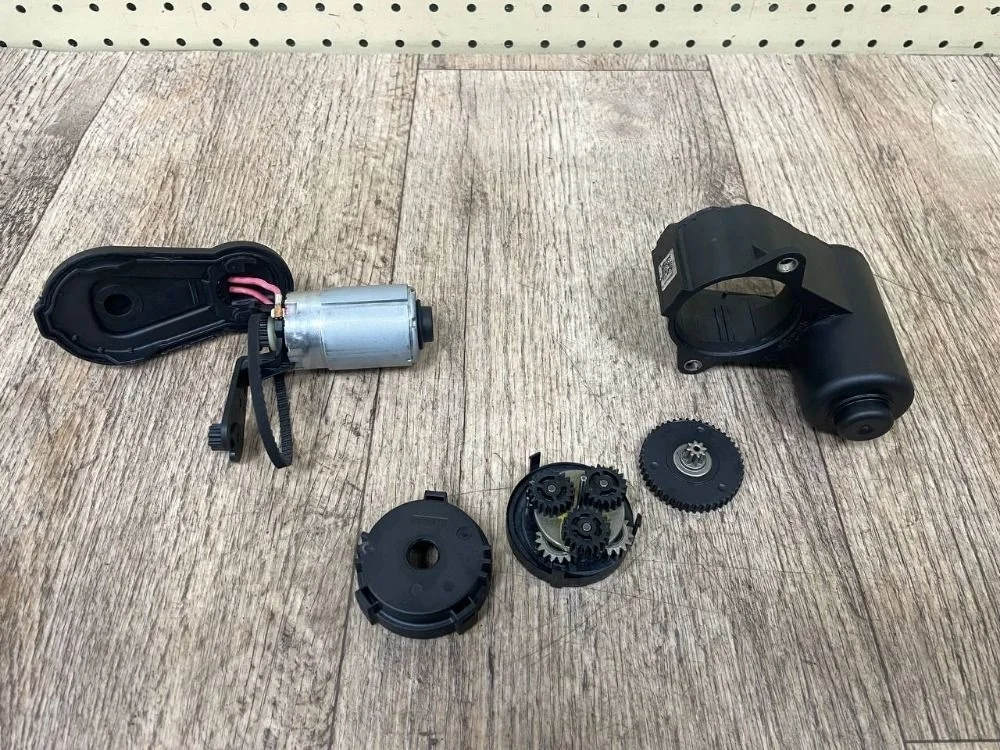 Моторчик стояночного тормоза Volkswagen Tiguan I (2007—2011) Tiguan I (2007—2011) 5N1