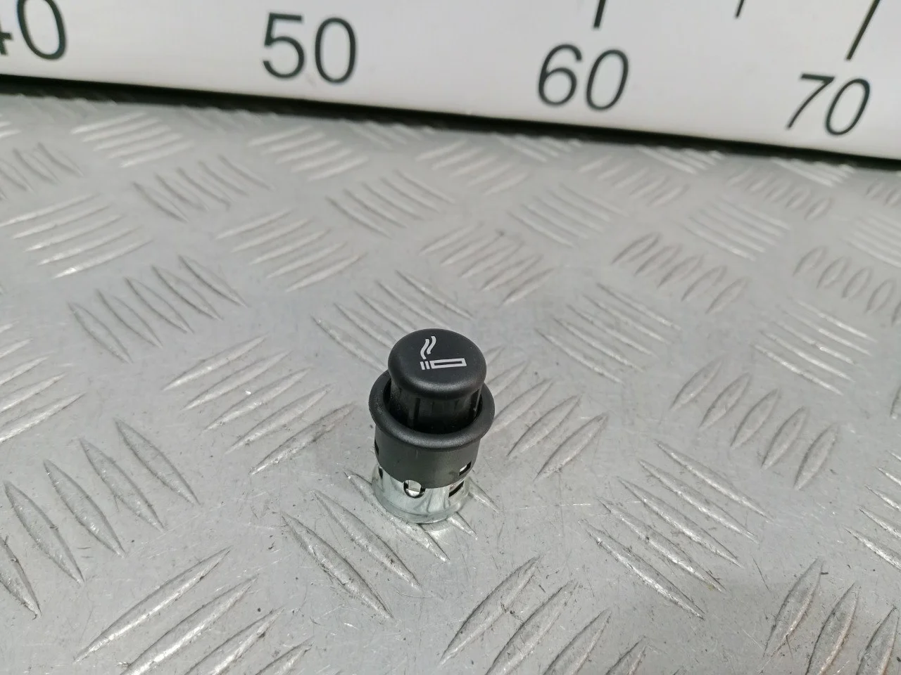 [Б/У] Прикуриватель Audi VW Skoda Seat [Код: 00616727 ]