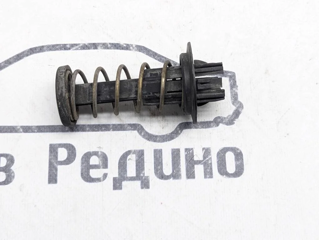 Упор капота Mercedes-Benz