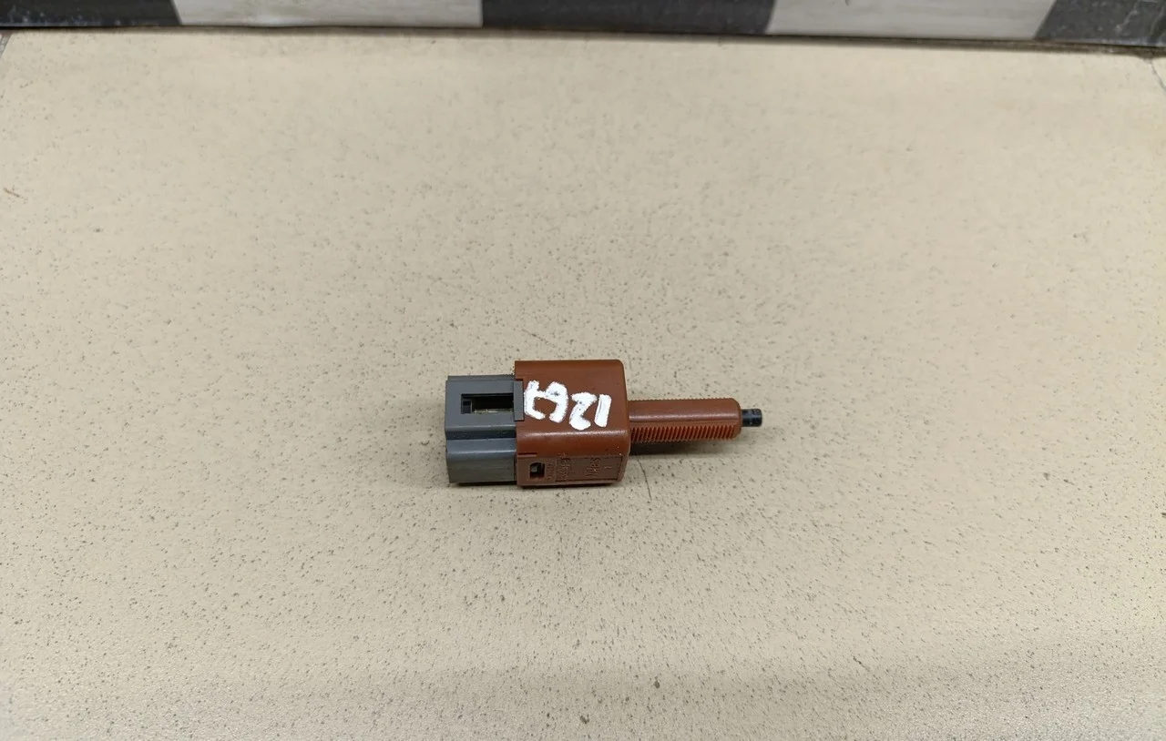 Датчик включения стопсигнала Qashqai (J10) 2006-2014