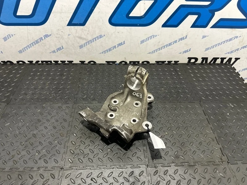 Кулак поворотный Bmw 31216793924 E92, передний правый
