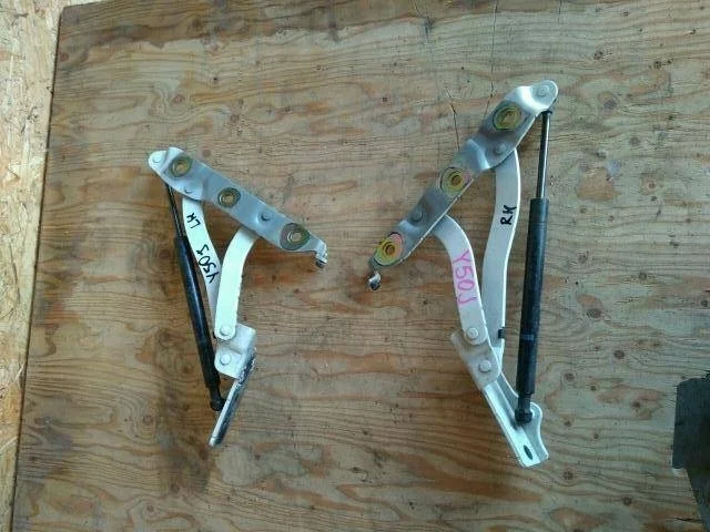 Б.у. петля багажника (2шт) NISSAN FUGA PY50 NISSAN FUGA PY50