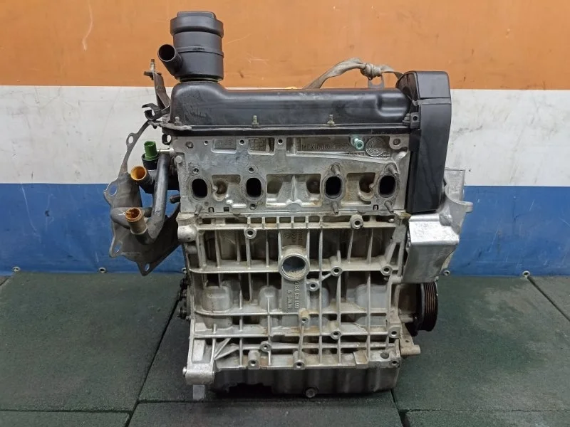 Двигатель Volkswagen Golf 4 06A100098X 1.6 AKL