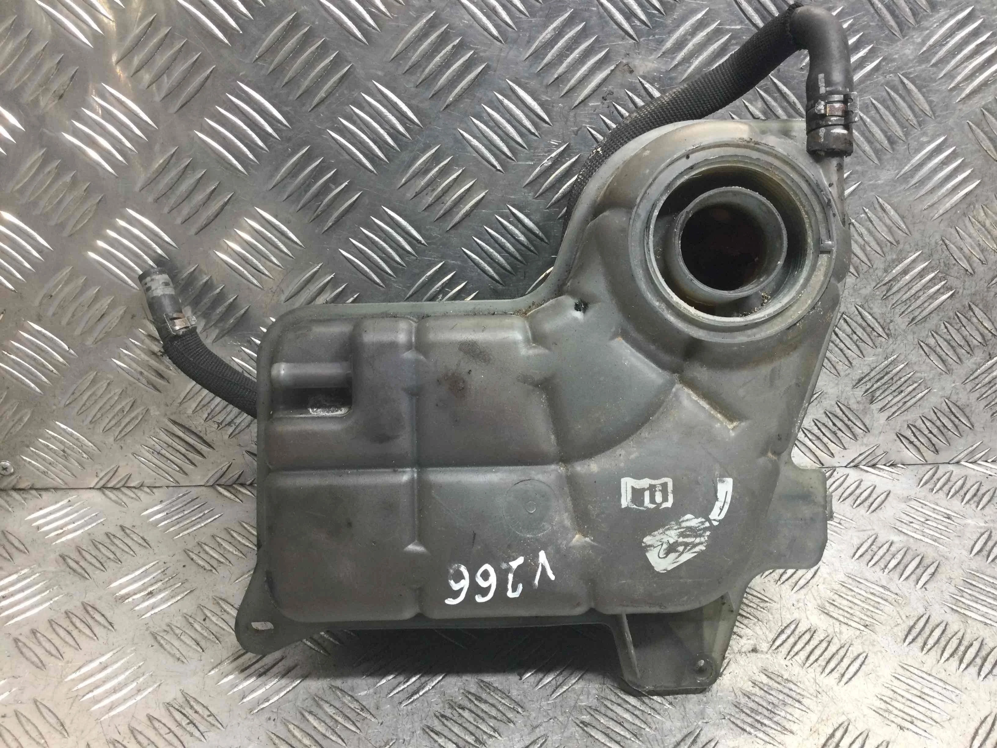 Бачок расширительный Audi A4 B6 (2000-2005) дизель 2.5 TDI Автомат Универсал