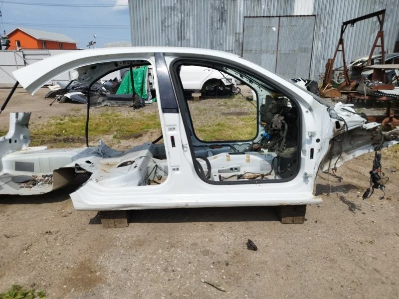 Порог со стойкой правый Skoda Rapid 2013-2020 2015 5JH809606B 1.6 CWVB 90Л/С