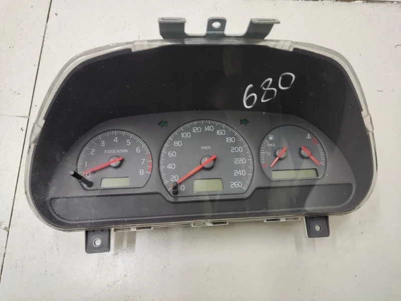 Панель приборов Volvo S40 1 VS17 СЕДАН B4204S2 2.0