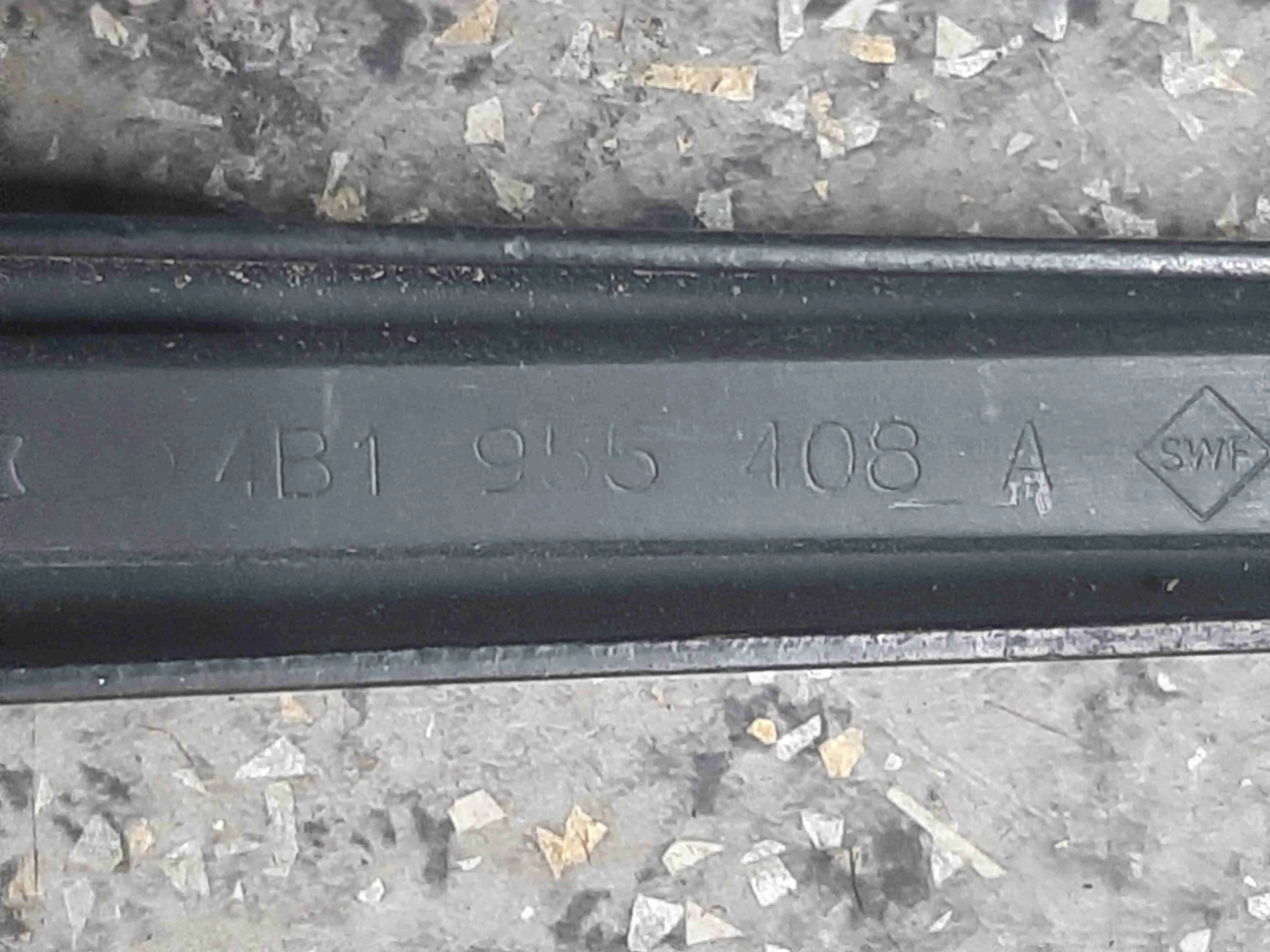 Щеткодержатель (поводок стеклоочистителя, дворник) Audi A6 C5 (4B) 1997-2001 1997