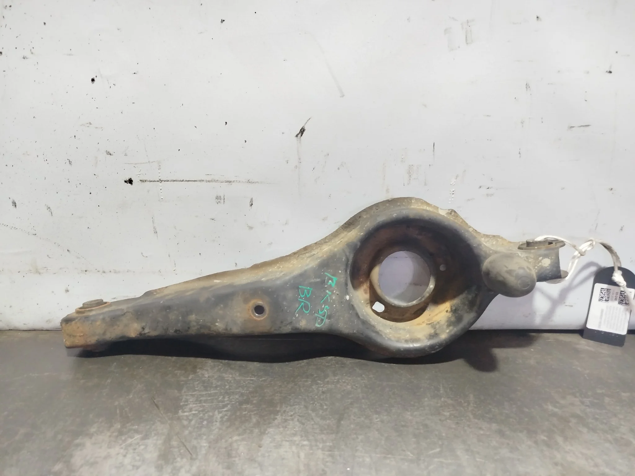 РЫЧАГ MAZDA FORD AXELA C-MAX FOCUS MAZDA3 MAZDA5 PREMACY ... BM5AS C214 CAP CB3 CB4 CR CR3W CREW 2WD 4WD ЗАДНИЙ ПРАВЫЙ ЛЕВЫЙ НИЖНИЙ BP4K28300E ПОПЕРЕЧНЫЙ ПОД ПРУЖИНУ