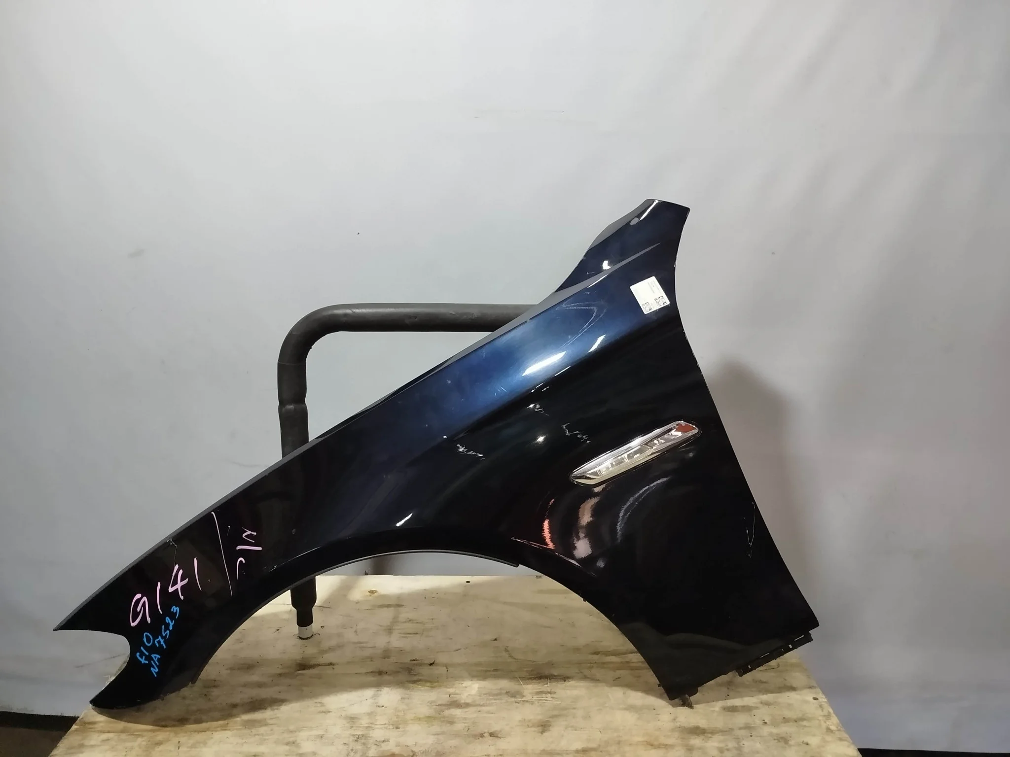 КРЫЛО BMW 5-SERIES F10 F11 41357248659 ПЕРЕДНЕЕ ЛЕВОЕ темно-фиолетовый NA7523