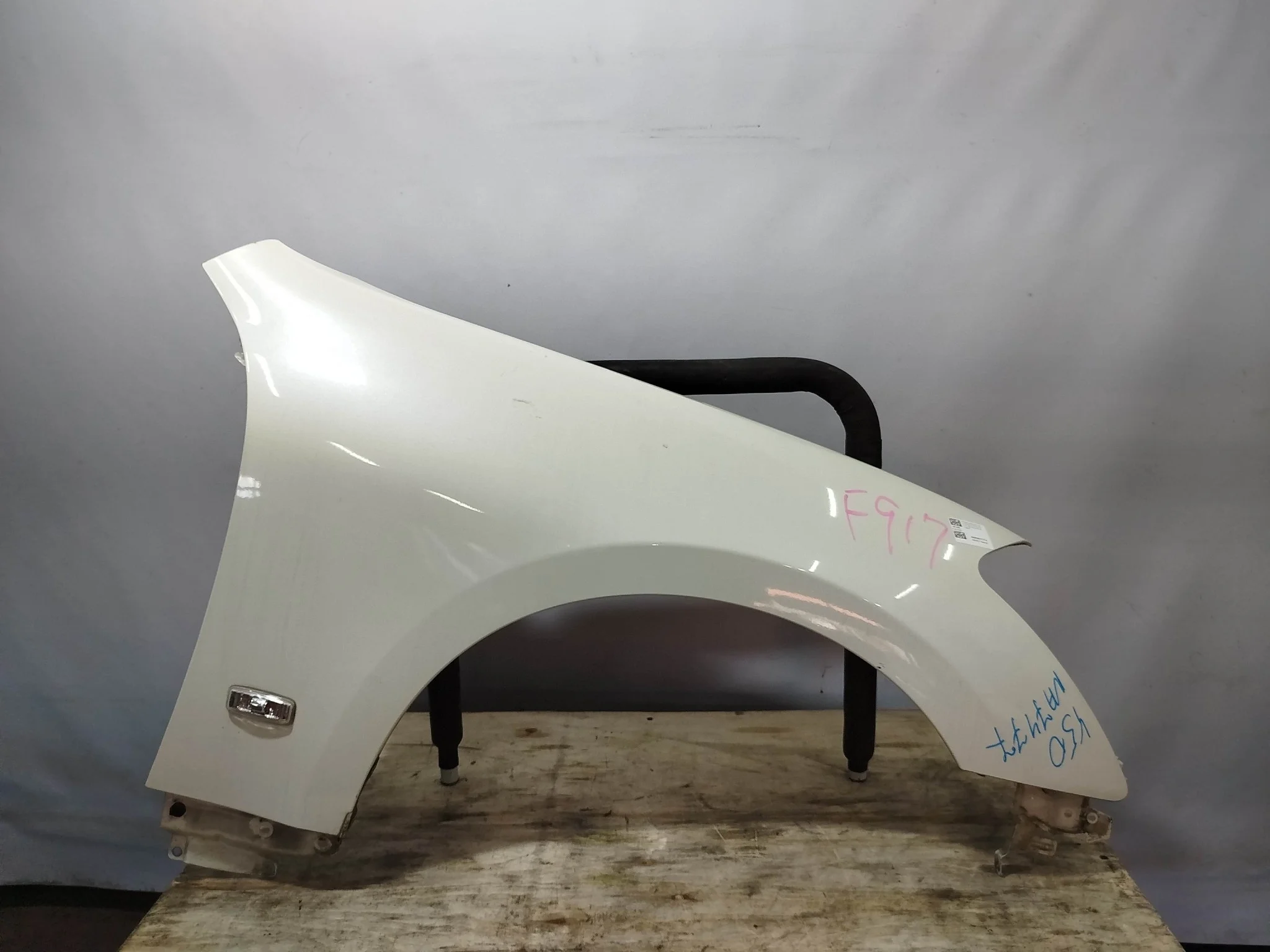 КРЫЛО NISSAN FUGA GY50 PNY50 PY50 Y50 63100EG030 ПЕРЕДНЕЕ ПРАВОЕ 1 МОДЕЛЬ белый, QX1 NA7477