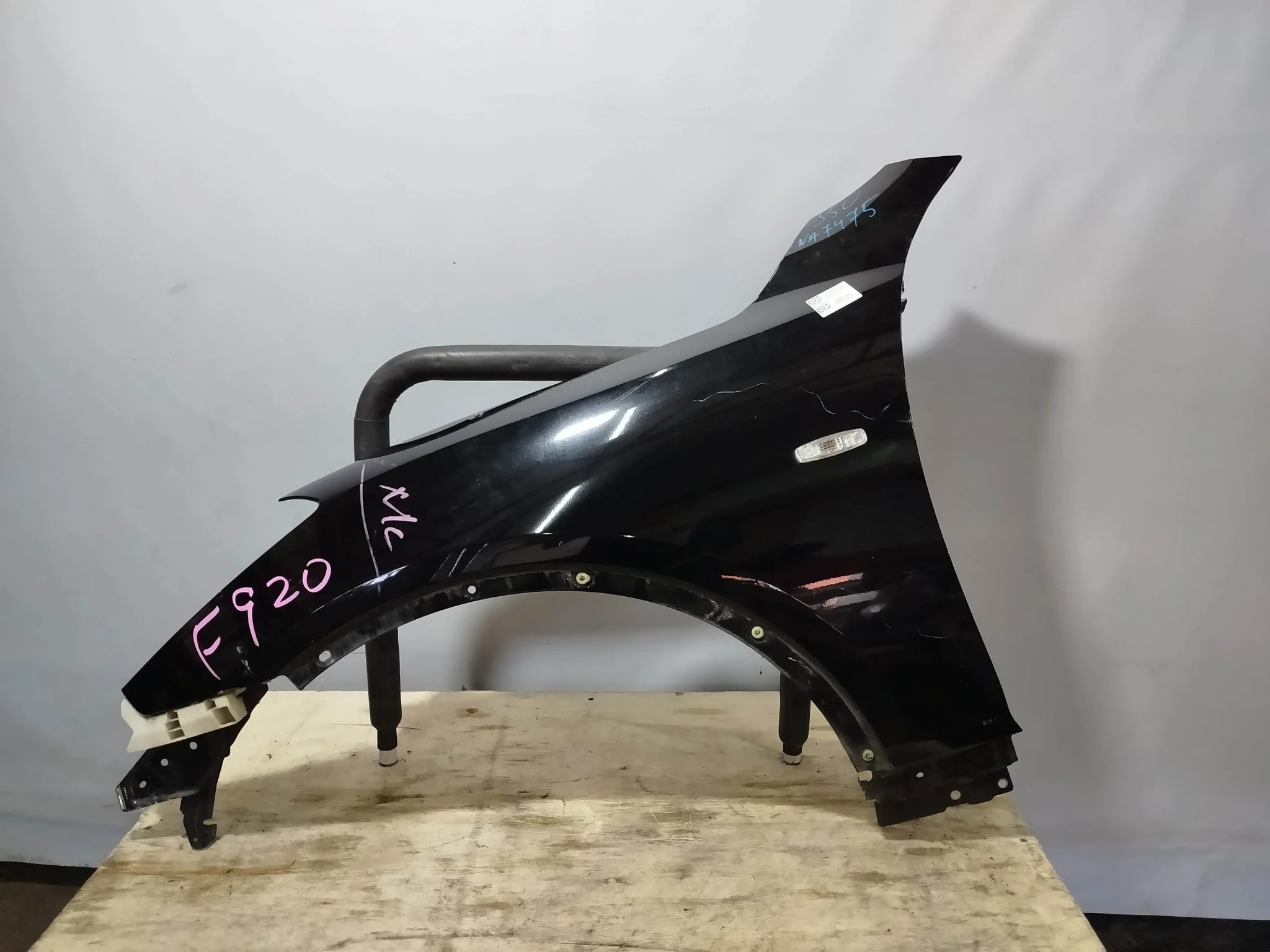 КРЫЛО NISSAN INFINITI EX25 EX35 EX37 QX50 SKYLINE CROSSOVER J50 NJ50 F31011BAAA ПЕРЕДНЕЕ ЛЕВОЕ черный, KH3 NA7475
