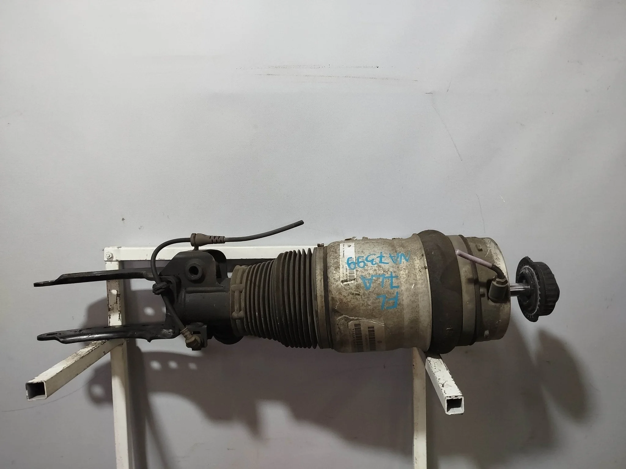 СТОЙКА ХОДОВКИ AUDI VOLKSWAGEN PORSCHE CAYENNE Q7 TOUAREG 4LB 7L6 7L7 7LA 955 957 9PA ПЕРЕДНЯЯ ЛЕВАЯ ПНЕВМО 95534303342 4WD NA7399