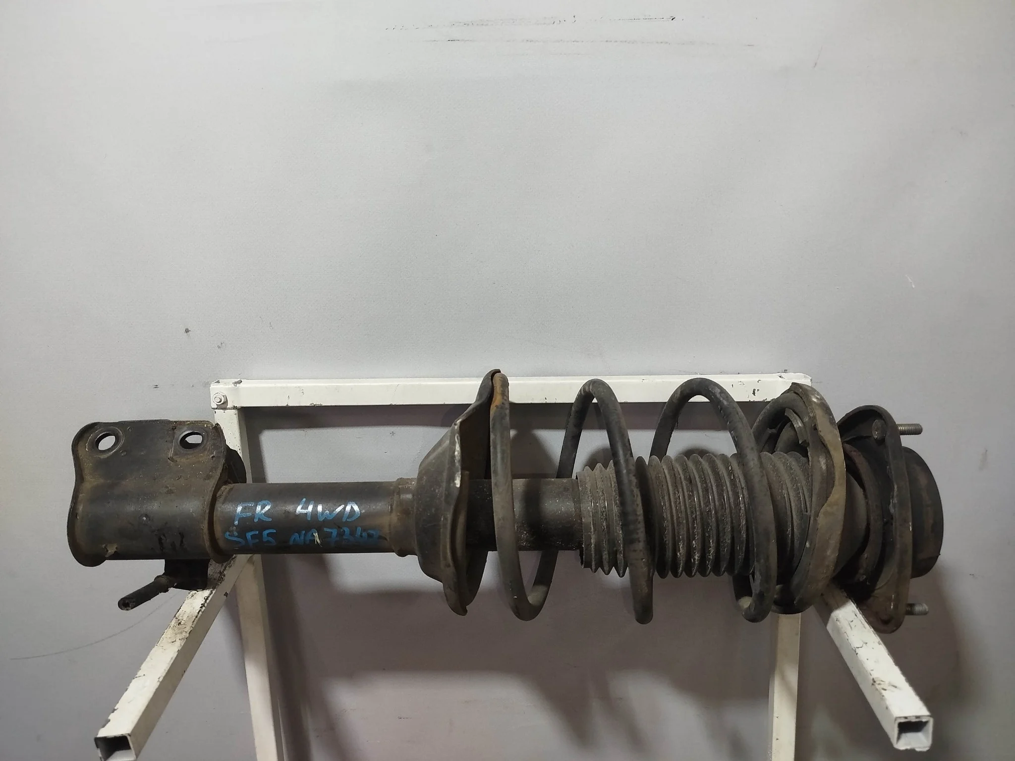 СТОЙКА ХОДОВКИ SUBARU FORESTER SF5 SF9 ПЕРЕДНЯЯ ПРАВАЯ 20310FC040 4WD NA7347