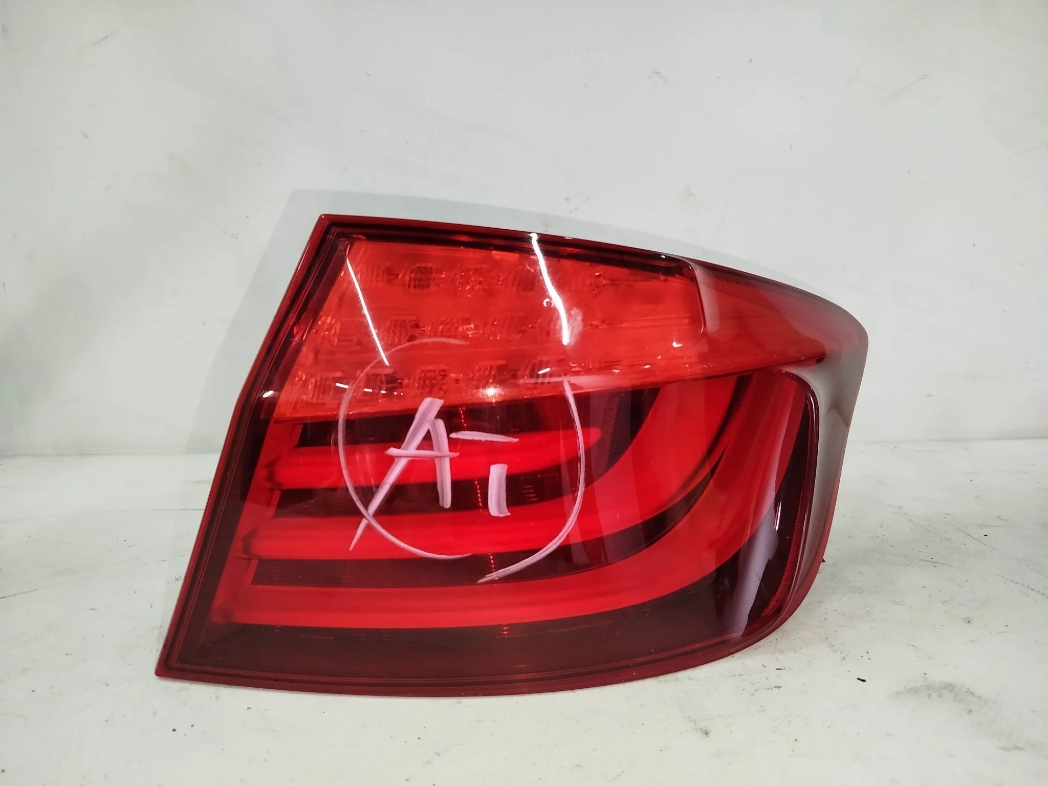 ФОНАРЬ BMW 5-SERIES F10 SEDAN LED 1 МОДЕЛЬ ПРАВЫЙ 63217203230 NA7523