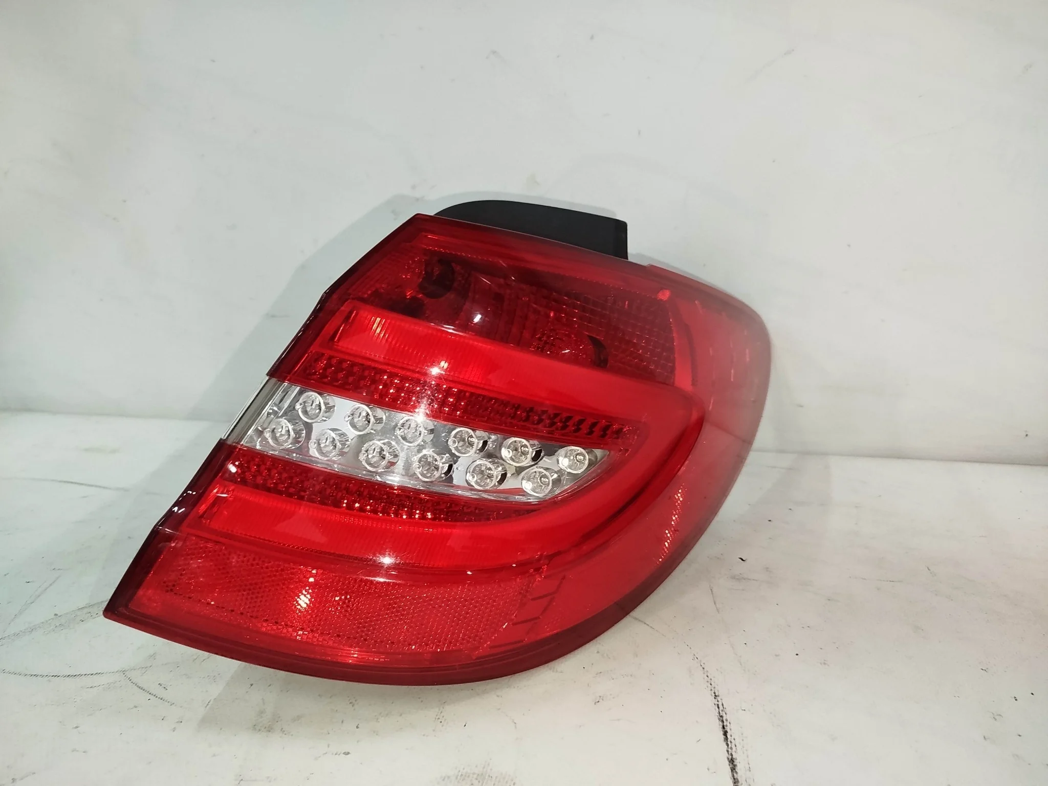 ФОНАРЬ MERCEDES-BENZ B-CLASS W246 1 МОДЕЛЬ ПРАВЫЙ A2468200664 NA7321