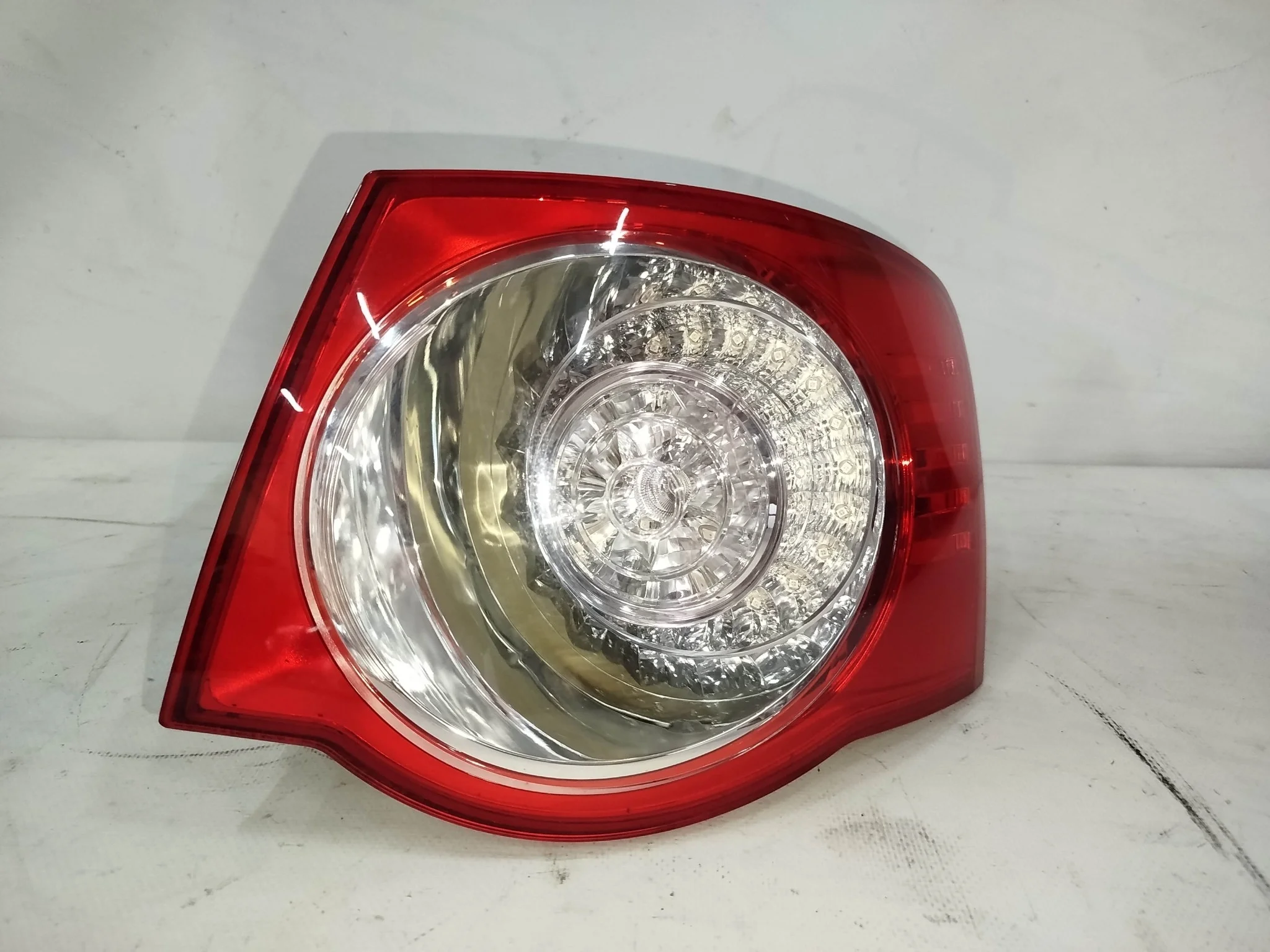 ФОНАРЬ VOLKSWAGEN JETTA 1K2 ПРАВЫЙ 1K5945096G 1K5945096M NA7348