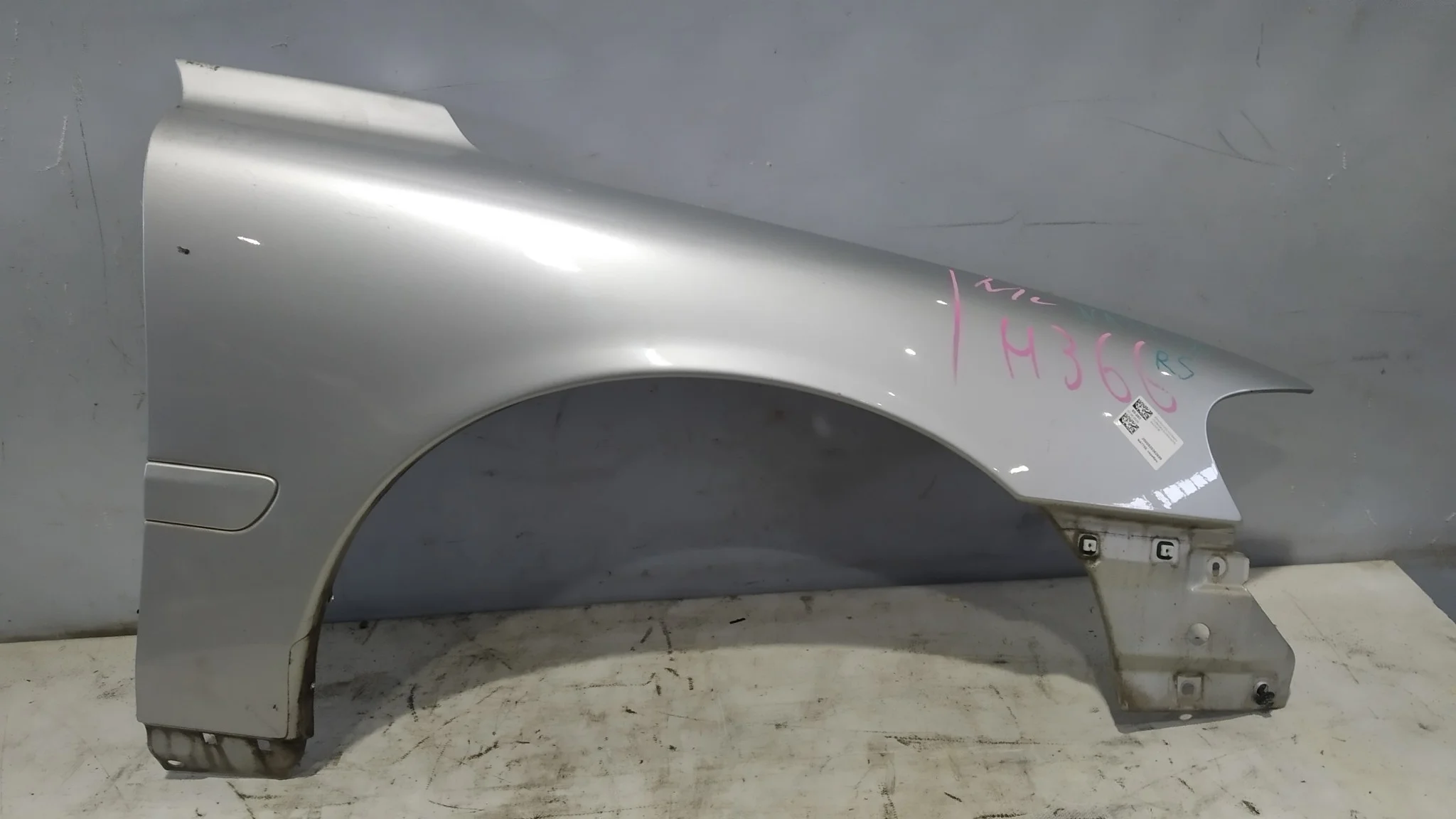 КРЫЛО VOLVO S60 V70 RH RS SJ SW 30796493 ПЕРЕДНЕЕ ПРАВОЕ серебро NA7756