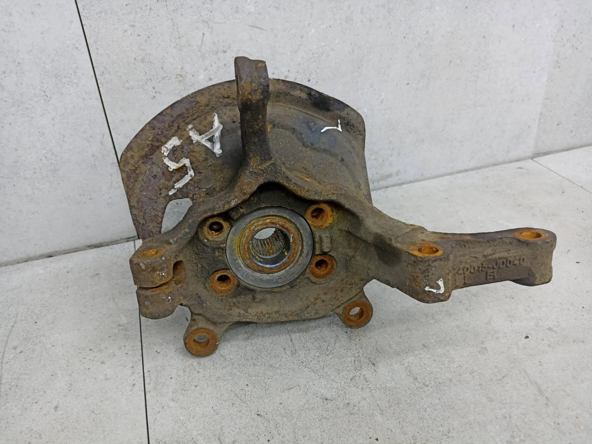 Кулак левый Nissan Qashqai J10 2009 40015JD040