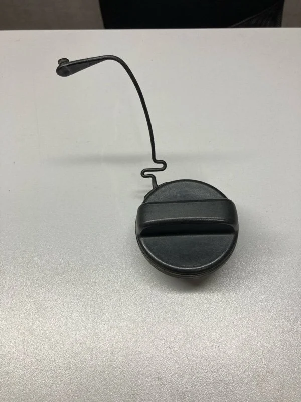 Крышка топливного бака Toyota Land Cruiser 2015 7730052030 URJ200 1VD-FTV 4.5