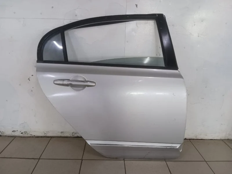 Дверь задняя правая Honda Civic 4D FD R18A1