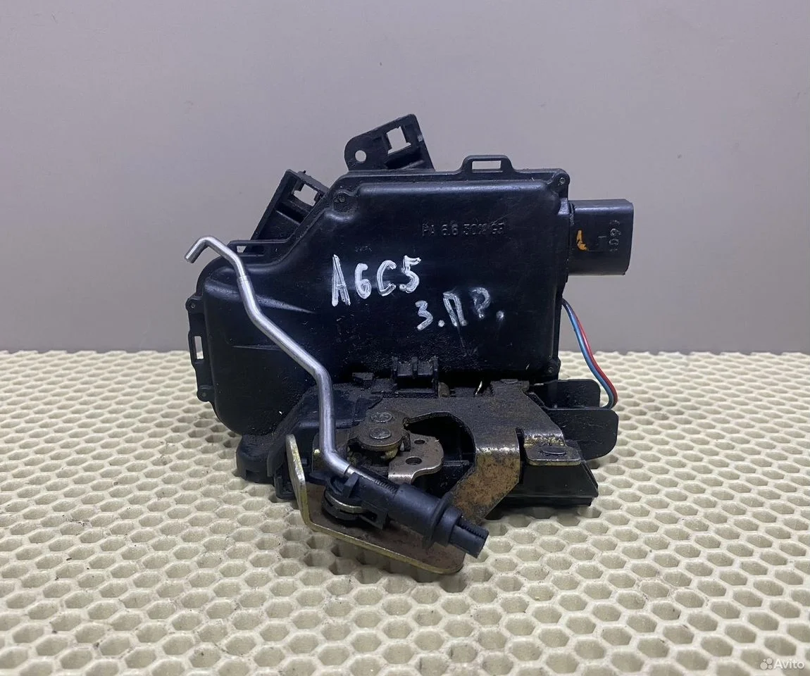 Замок задней правой двери audi a6 c5 4b
