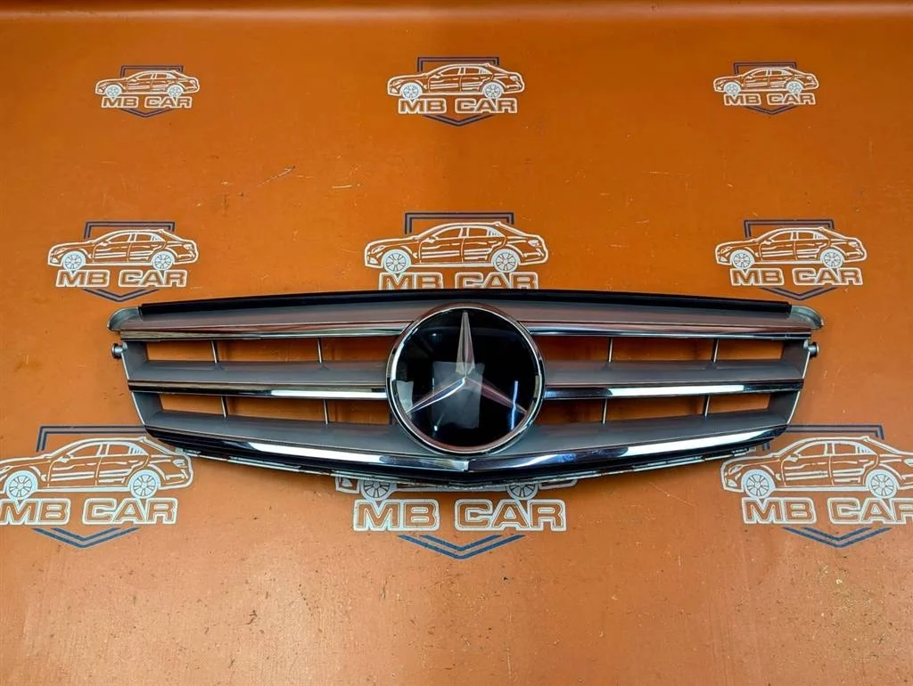 Решетка радиатора Mercedes-Benz