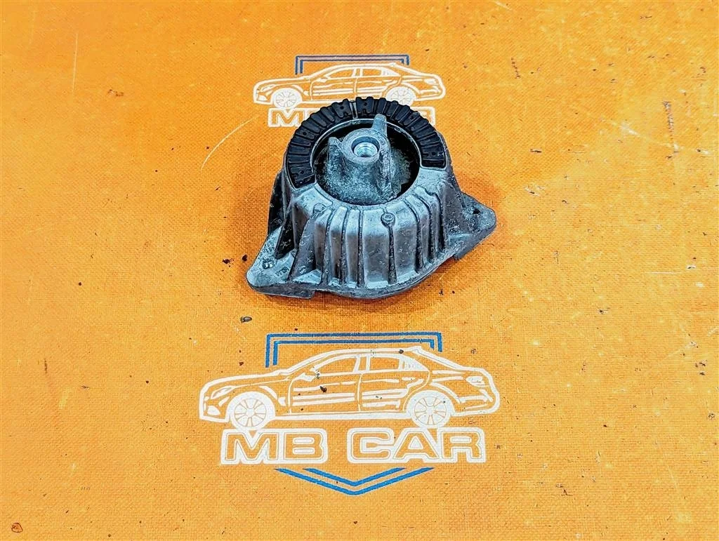 Опора двигателя Mercedes-Benz