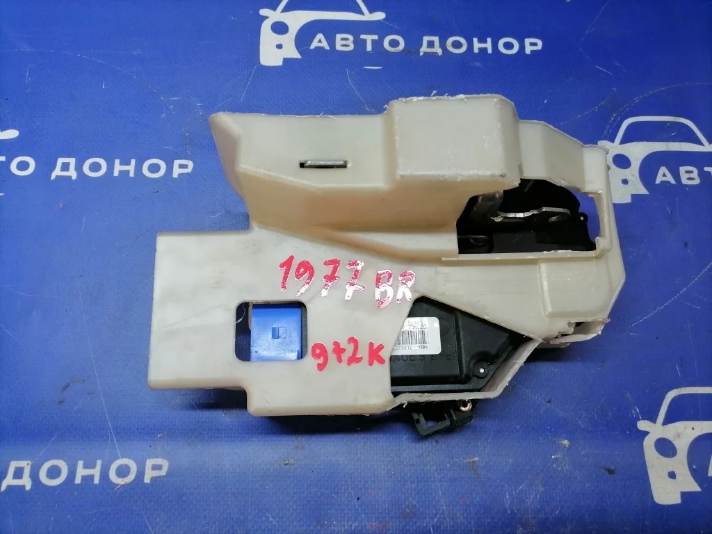 замок двери VOLKSWAGEN TOUAREG 7LA -