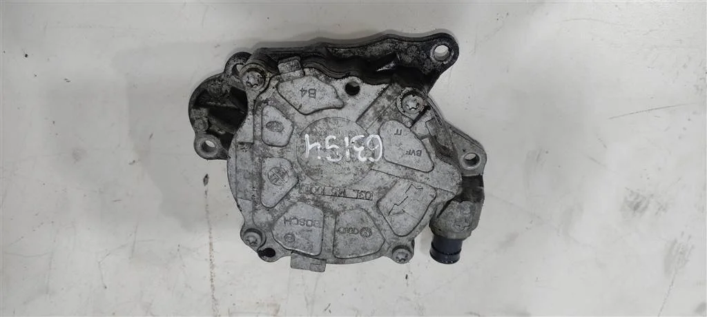Насос вакуумный 03L145100G  2.0 TDI Volkswagen
