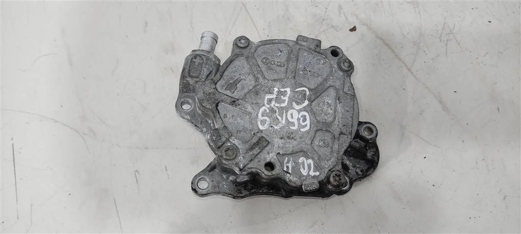Насос вакуумный 03L145100G  2.0 TDI Volkswagen