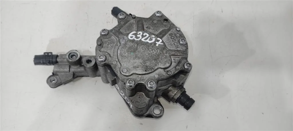 Насос вакуумный 038145209M  2.0 TDI Volkswagen