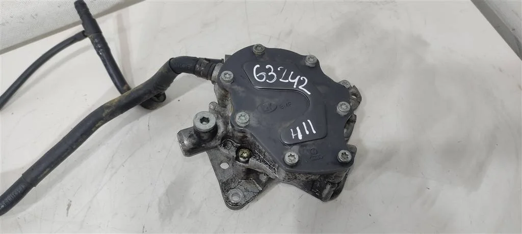 Насос вакуумный 070145209J  2.5 TDI Volkswagen
