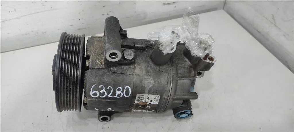 Компрессор кондиционера 5N0820803A  2.0 TDI Volks