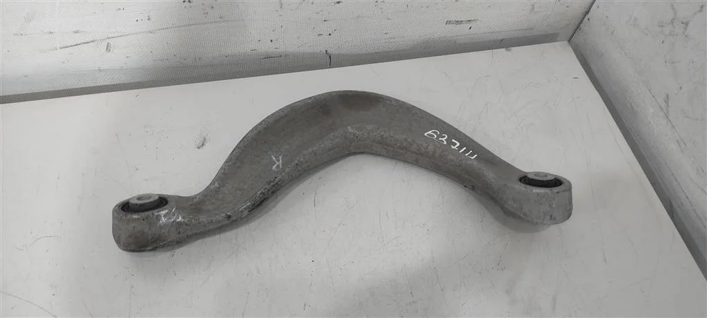 Рычаг задний правый 8K0505324H  3.0 Бензин Porsche