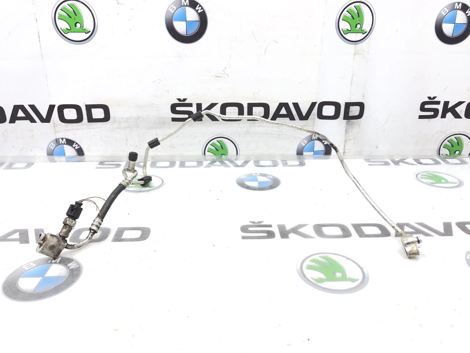 Трубка кондиционера тонкая с датчиком Skoda Octavia 2010 1K0820741AT A5 (1Z) 1.4 CAXA