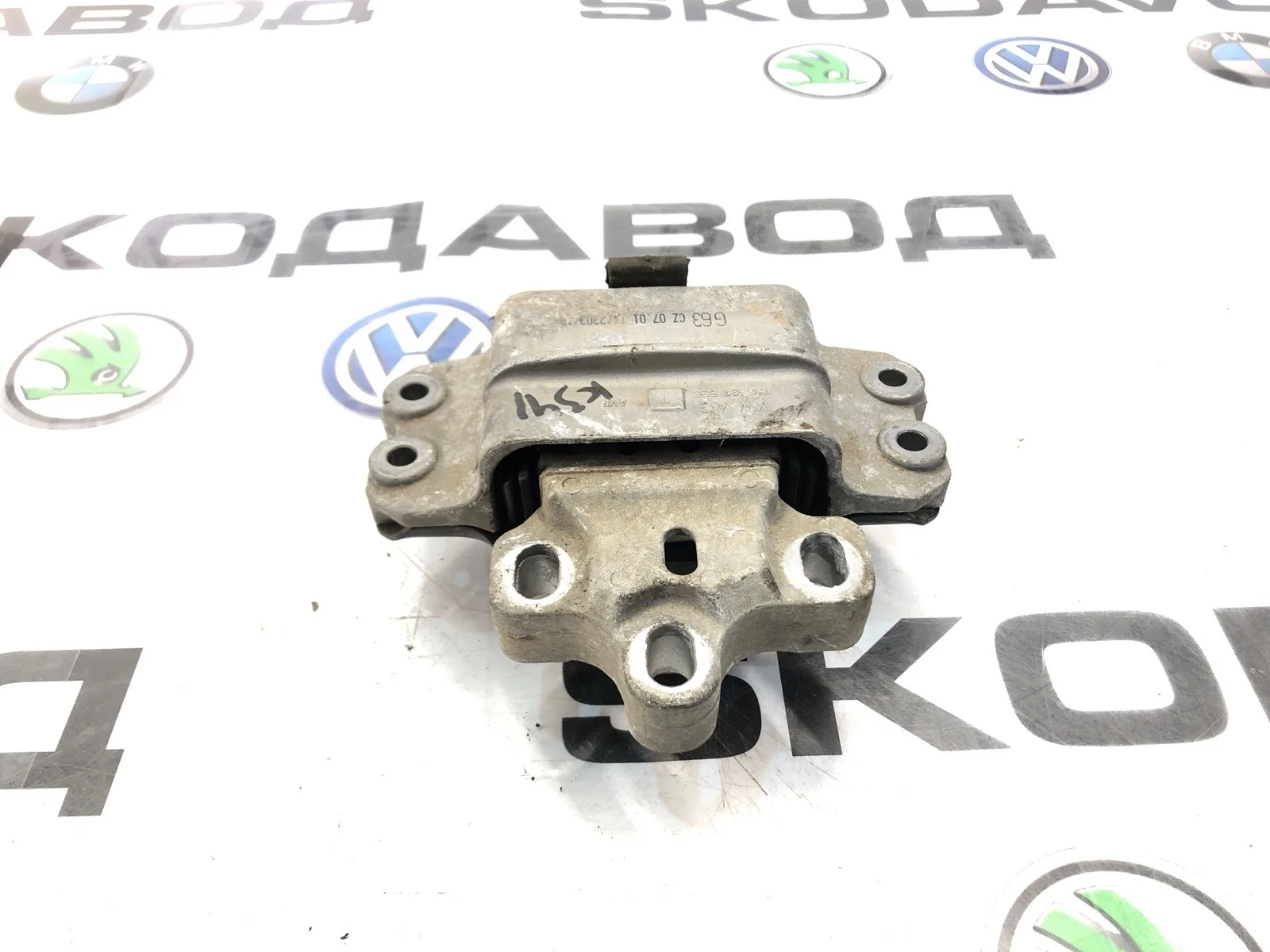Опора МКПП Skoda Yeti 2014 1K0199555T 5L 2.0 CFJA