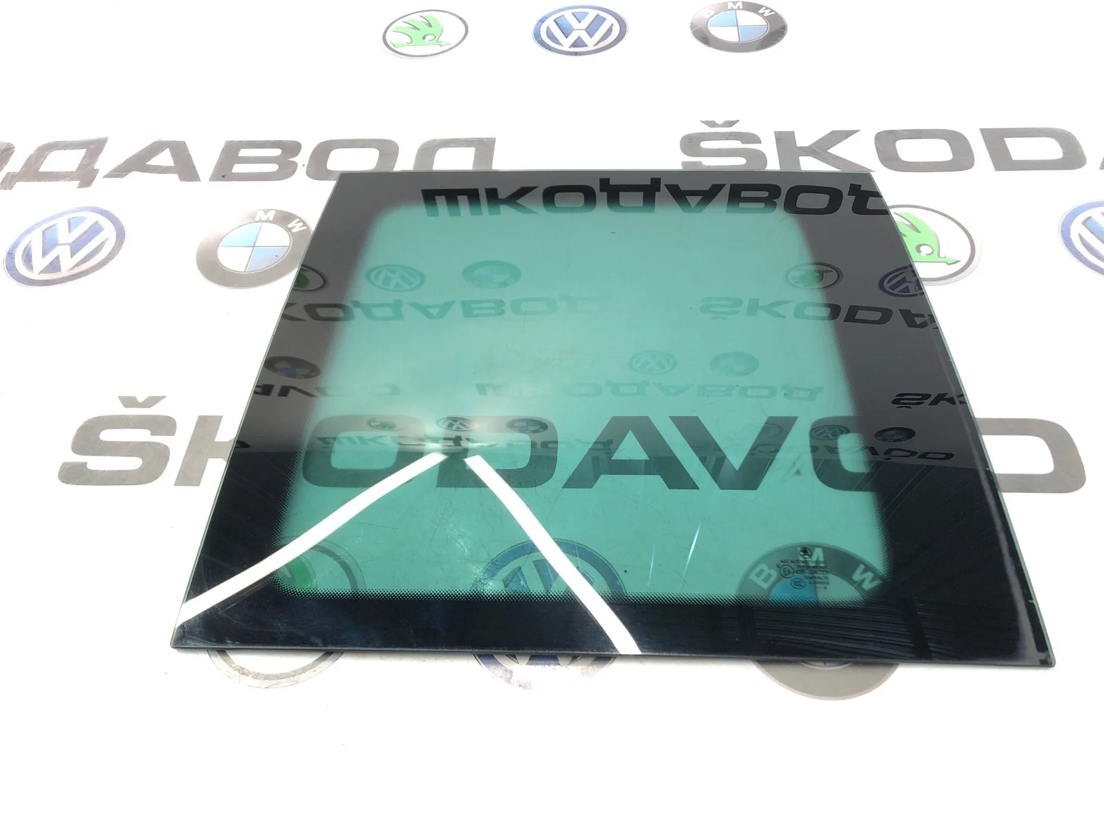 Стекло глухое Skoda Yeti 2014 5L6845297E 5L 2.0 CFJA, заднее левое