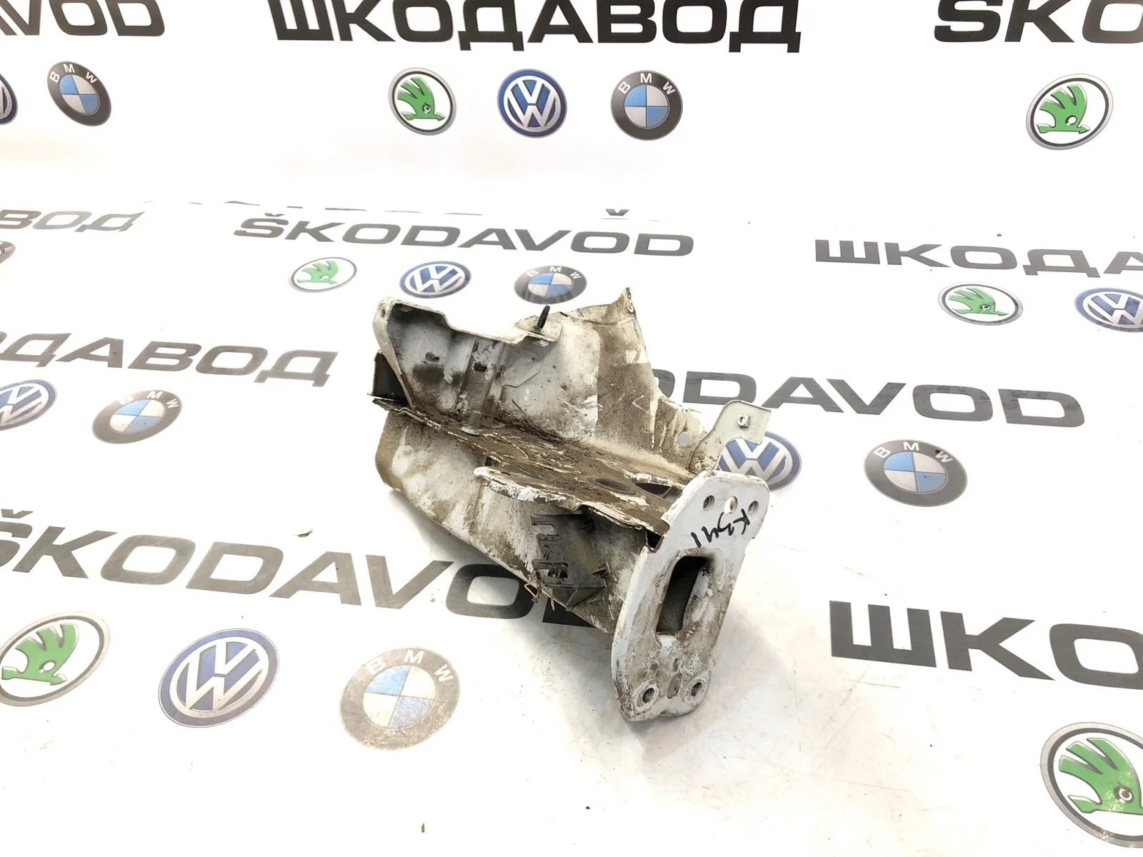 Лонжерон Skoda Yeti 2014 1K0804181B 5L 2.0 CFJA, передний левый