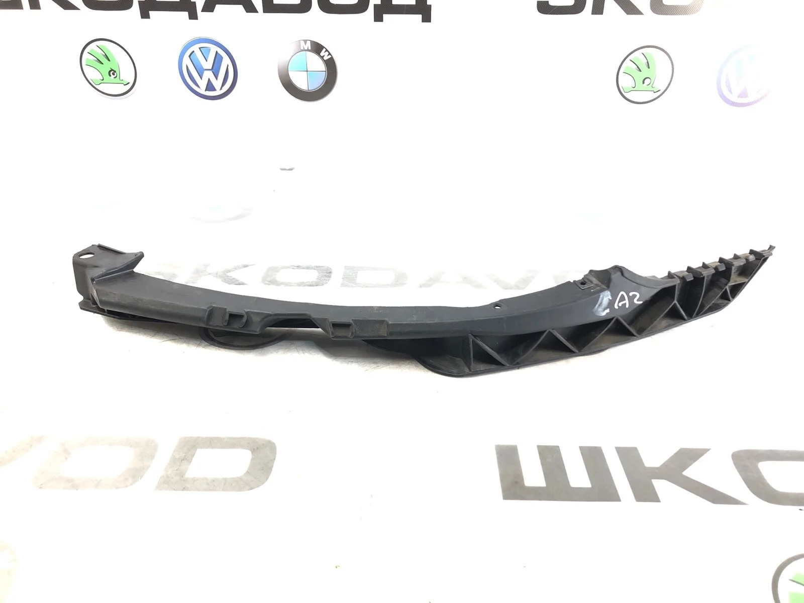 Направляющая бампера Skoda Octavia Rs 2010 1Z0807183D A5 (1Z) 2.0 CCZA, передняя левая