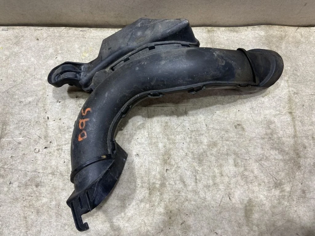Воздухозаборник воздушного фильтра Ниссан Жук F15