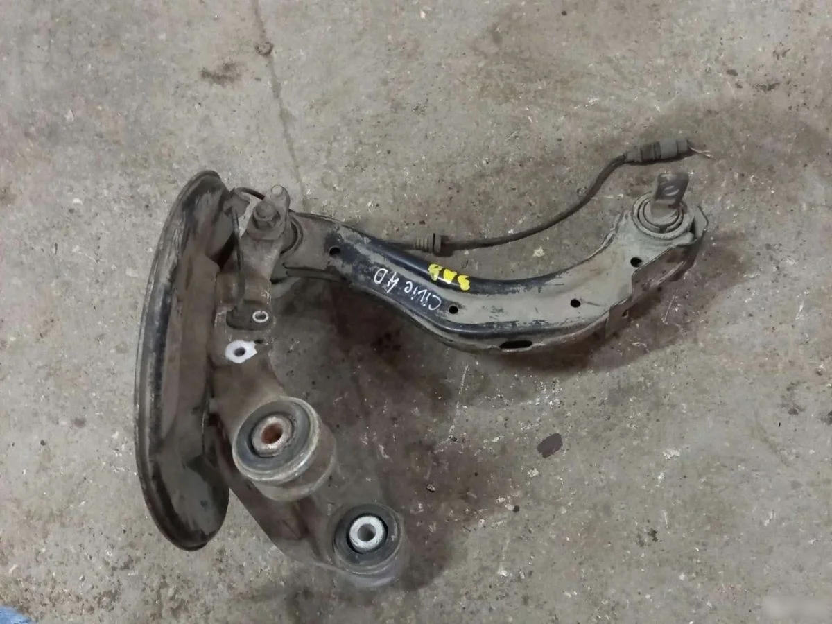 Кулак задний левый Honda Civic 4D 2006-2012