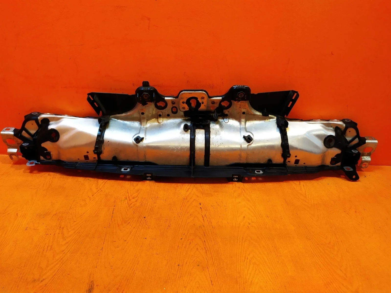 Панель передняя (суппорт радиатора) верхняя Porsche Macan 2014-нв 95B