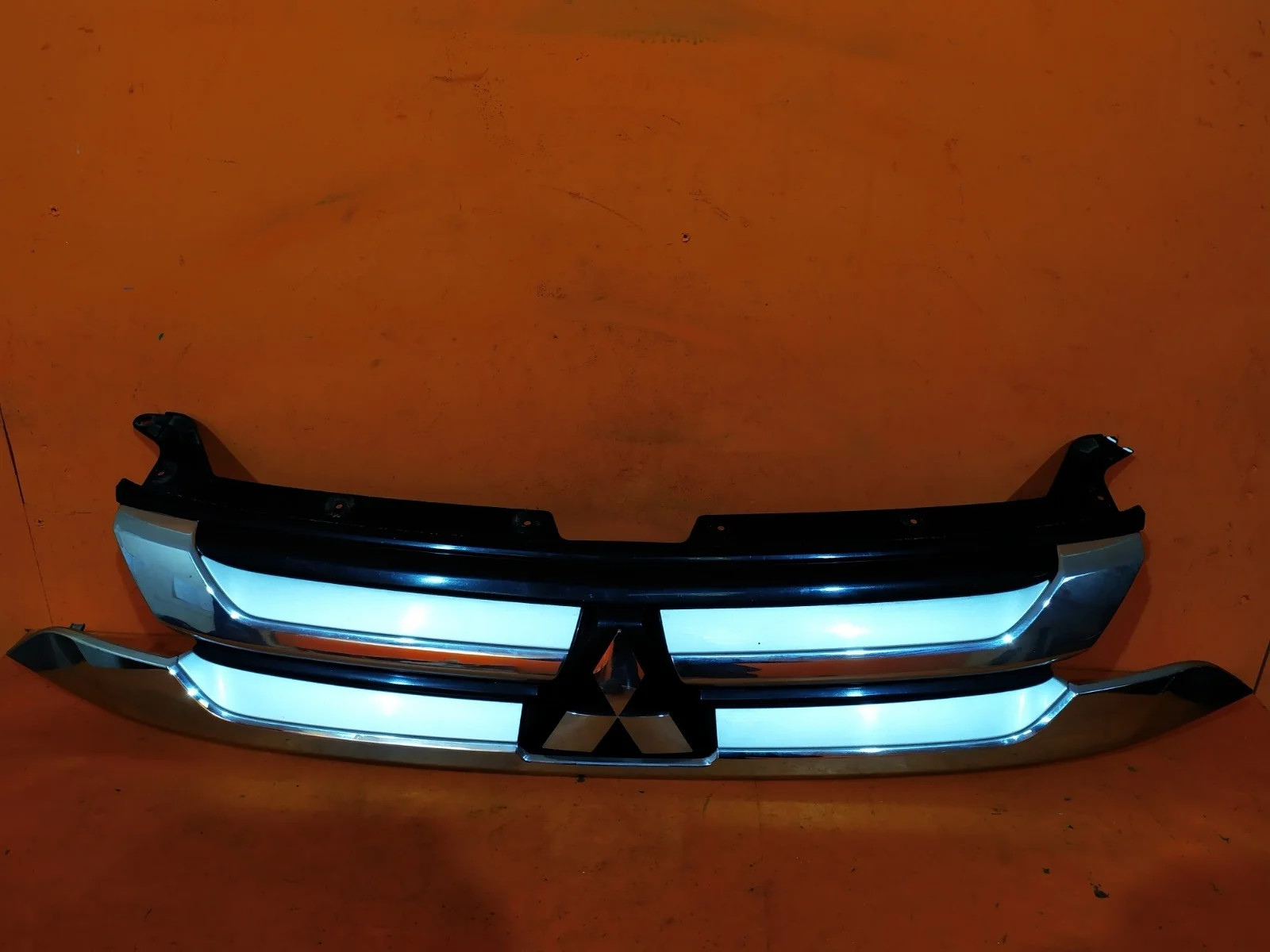Решетка радиатора Mitsubishi Outlander 2015-2018 3