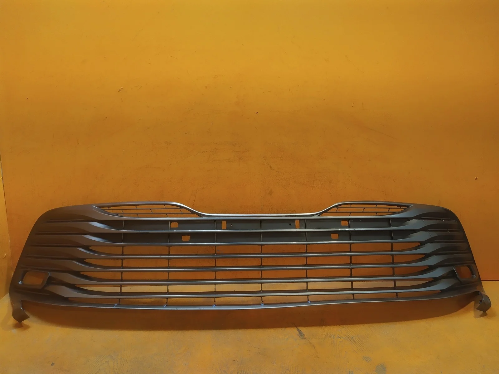 Решетка бампера Toyota Camry 2017-2021 8 XV70