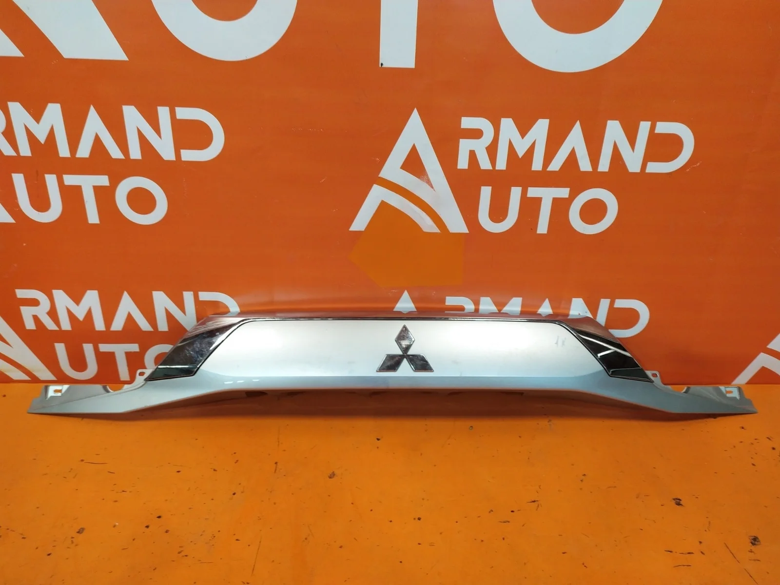 Накладка двери багажника Mitsubishi Outlander 2015-нв 3