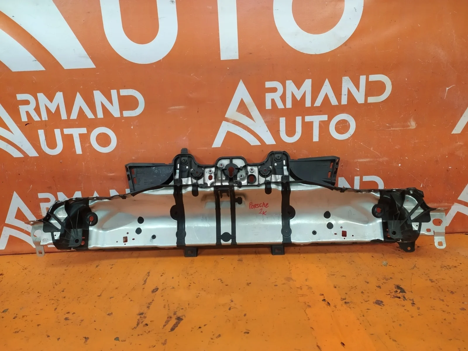 Панель передняя (суппорт радиатора) верхняя Porsche Macan 2014-нв 95b